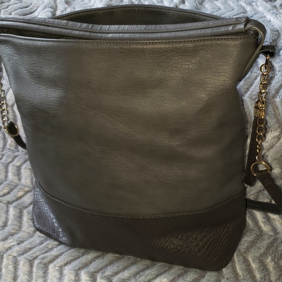 ❗SOLD❗Dream Control Vegan Leather Grey Shoulder - Picture 4 of 8